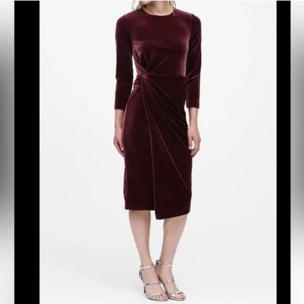 Banana Republic Women's Velvet Twist Midi Dress in Burgundy - size 4 Tall
